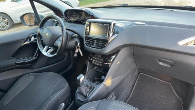 Peugeot 208 image 2