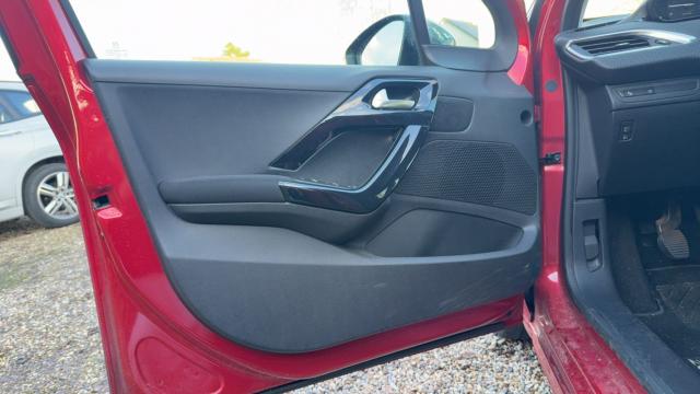 Peugeot 208 image 3