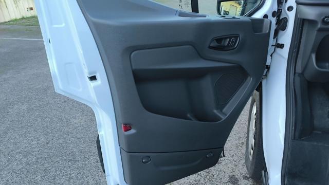 Ford Transit image 4