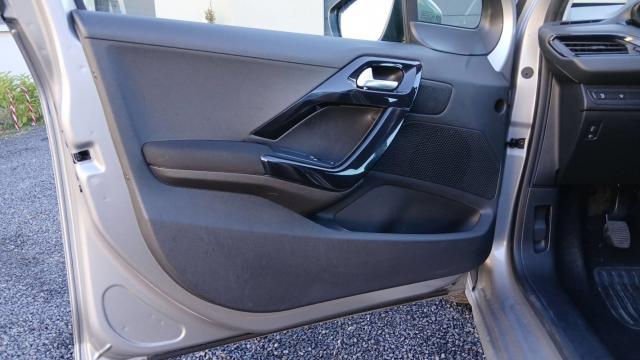 Peugeot 208 image 8