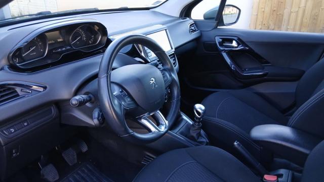 Peugeot 208 image 4