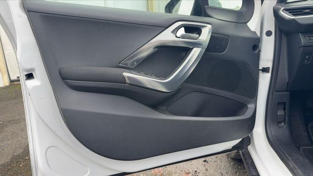 Peugeot 2008 image 2