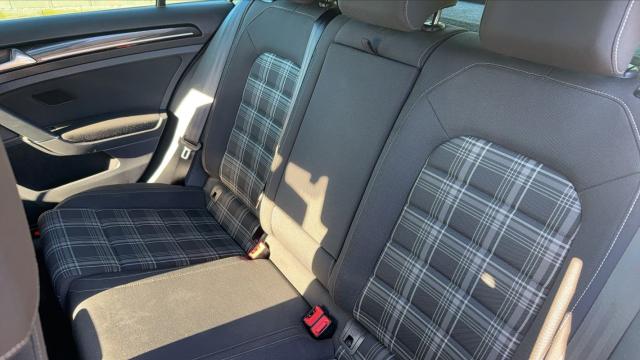 Volkswagen Golf image 6