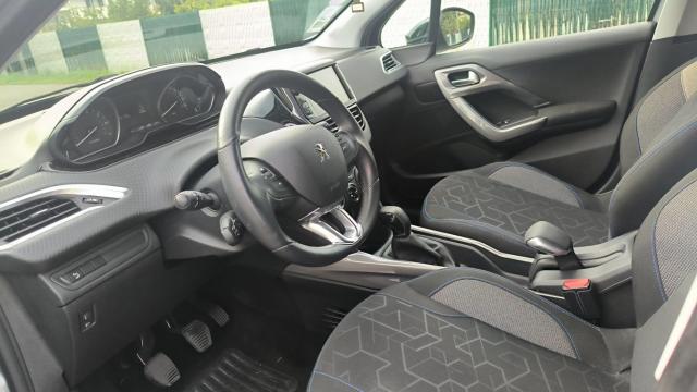 Peugeot 2008 image 3