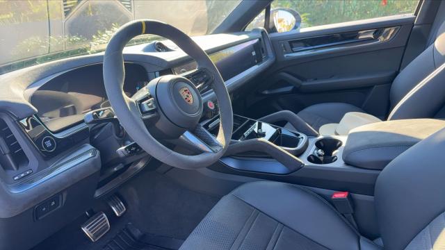 Porsche Cayenne image 2