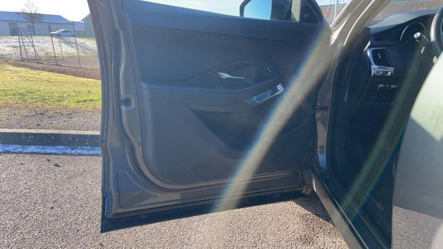 Jaguar E-Pace image 4