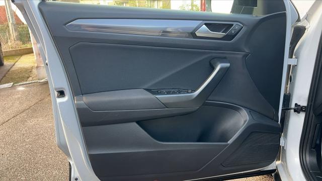 Volkswagen T-Roc image 7