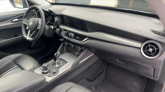 Alfa Romeo Stelvio image 1