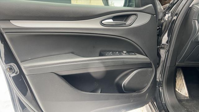 Alfa Romeo Stelvio image 7