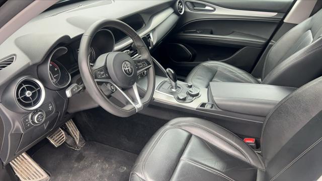 Alfa Romeo Stelvio image 9