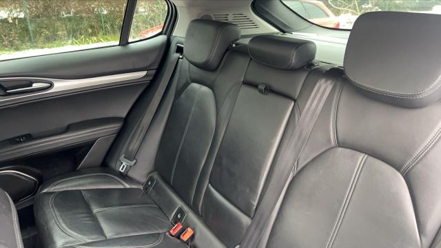 Alfa Romeo Stelvio image 2