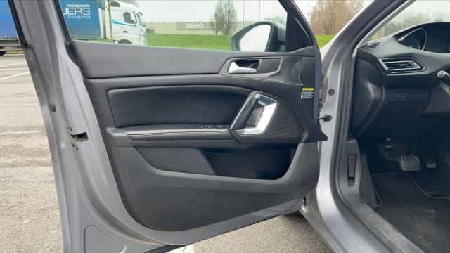 Peugeot 308 image 2