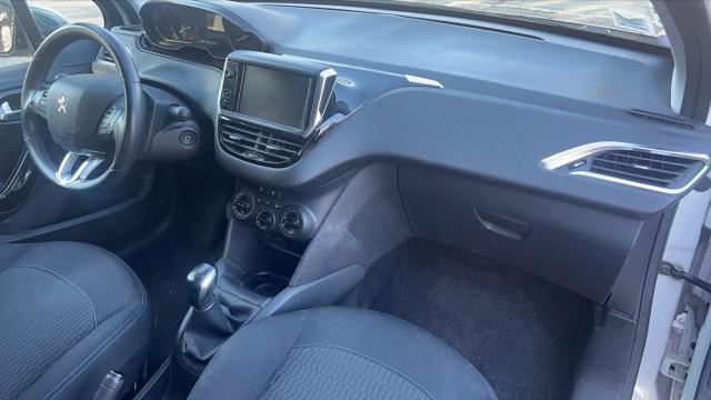 Peugeot 208 image 8