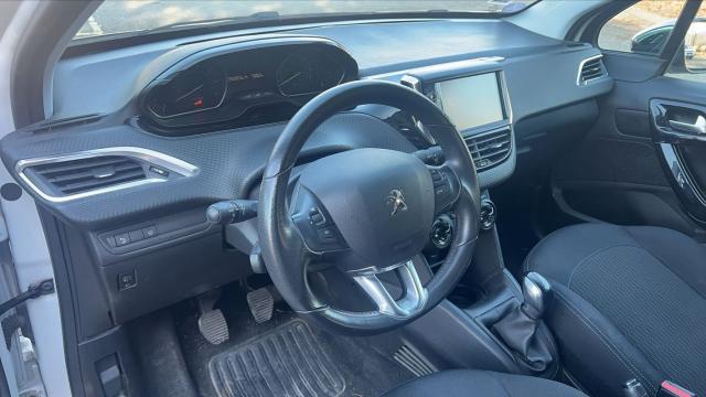 Peugeot 208 image 3
