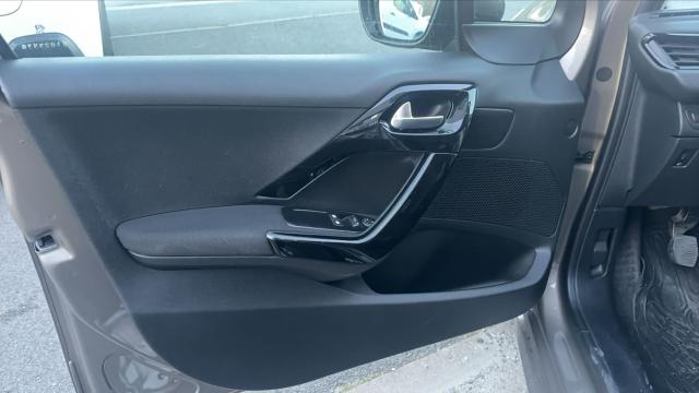 Peugeot 208 image 9
