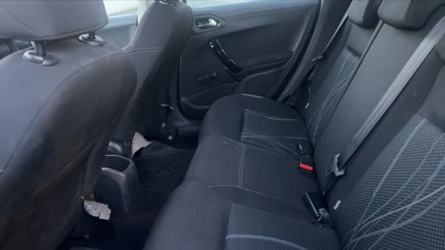 Peugeot 208 image 1