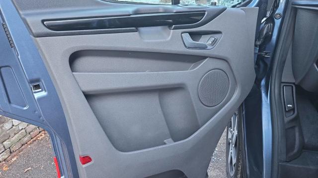 Ford Transit Custom image 5