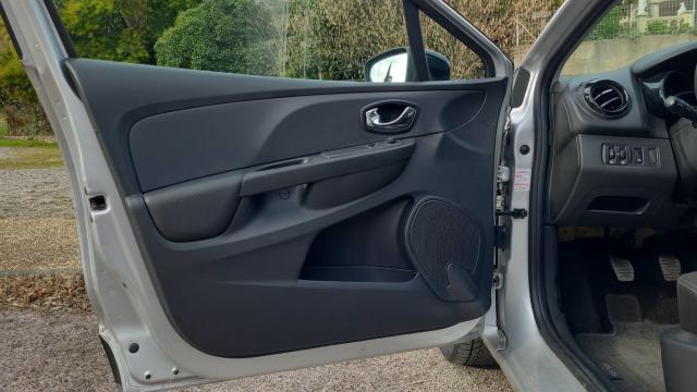 Renault Clio Estate image 3