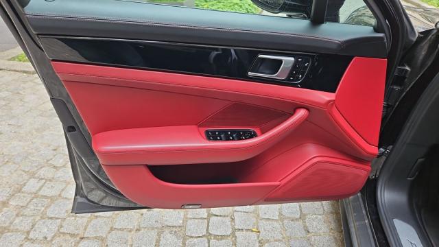 Porsche Panamera image 2