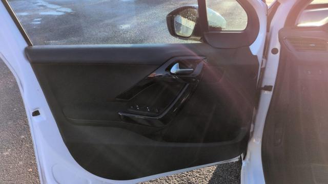 Peugeot 208 image 6