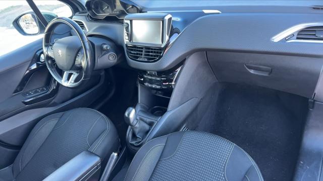 Peugeot 208 image 3
