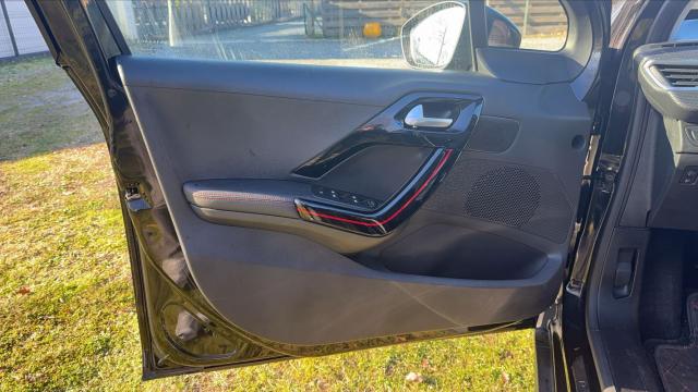 Peugeot 2008 image 9