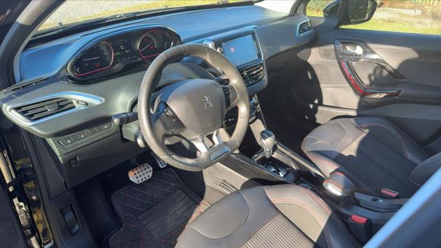 Peugeot 2008 image 8