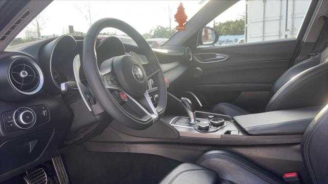 Alfa Romeo Giulia image 9
