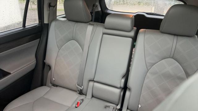 Toyota Highlander image 7