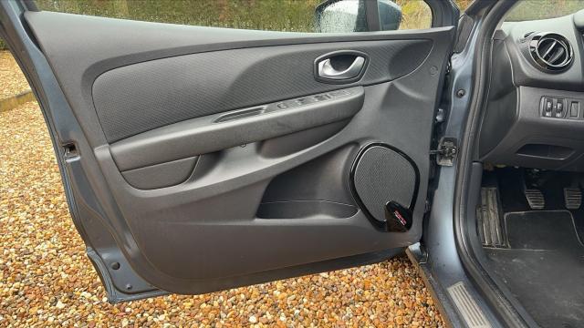 Renault Clio Estate image 8