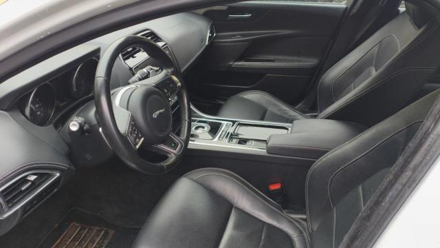 Jaguar Xe image 3