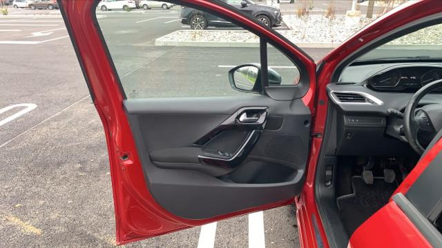 Peugeot 208 image 9