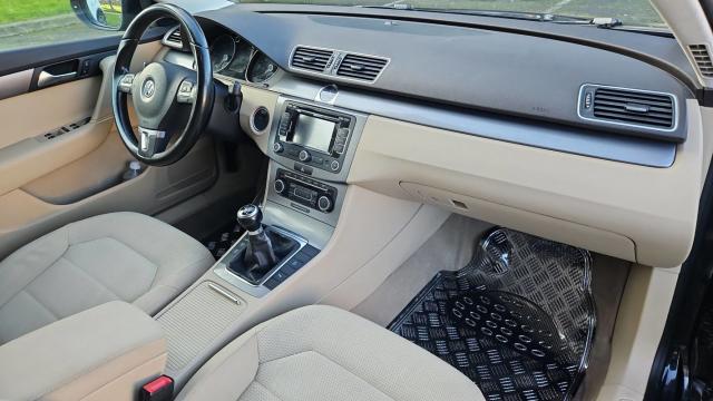Volkswagen Passat image 1