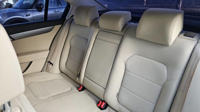 Volkswagen Passat image 2