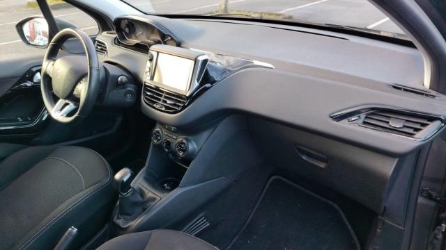 Peugeot 208 image 9