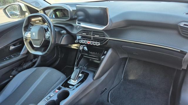 Peugeot 2008 image 8