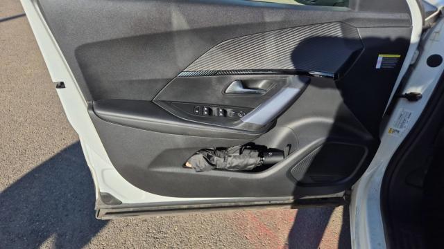 Peugeot 2008 image 2