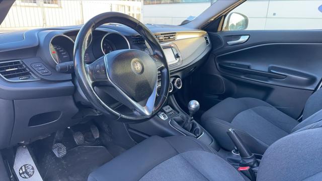 Alfa Romeo Giulietta image 9