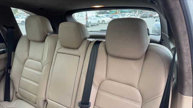Porsche Cayenne image 9