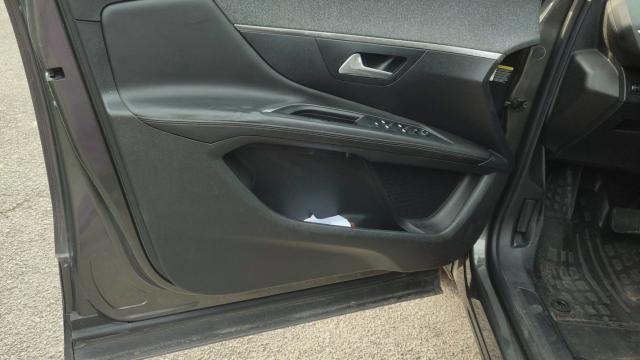 Peugeot 3008 image 3