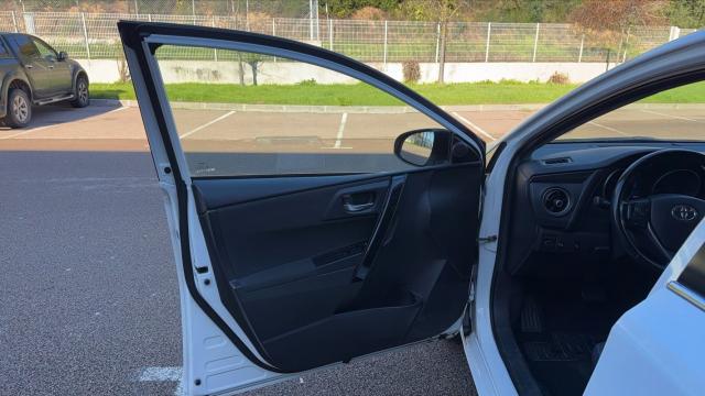 Toyota Auris image 5