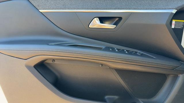 Peugeot 3008 image 2