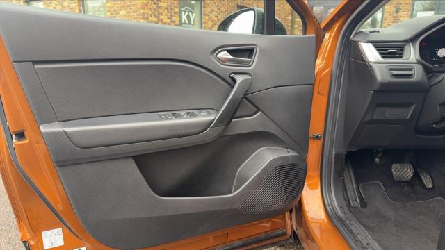 Renault Captur image 2