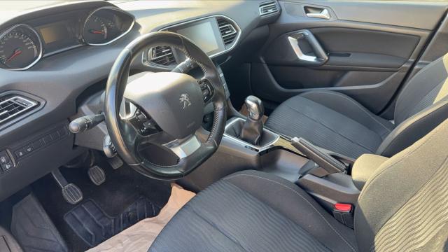 Peugeot 308 image 9