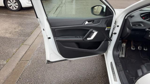 Peugeot 308 image 2