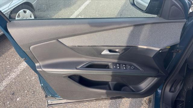 Peugeot 3008 image 2