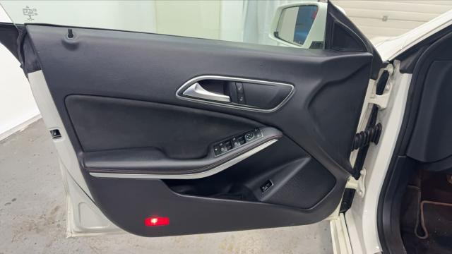 Mercedes Benz Classe Cla image 1