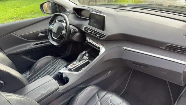 Peugeot 5008 image 1