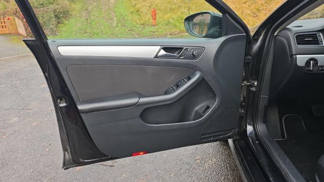 Volkswagen Jetta image 9