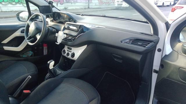 Peugeot 208 image 1